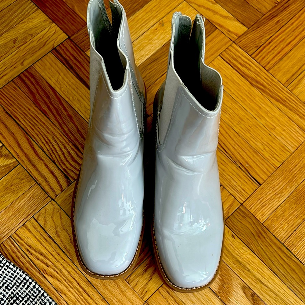 Madden Girl (NWT) Womens Gotchha Patent Stretch Chelsea Boots - Sz 9